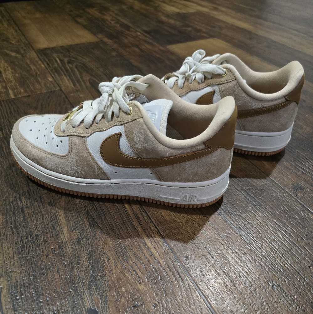 Nike Women's Sneakers - White and Brown